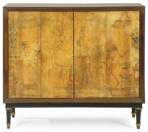  Aparador rectangular en madera de nogal con puertas deslizantes y plegables en las que se representan pinturas del Antiguo equipto enmarcado en una moldura de palisandro con decoración de marquetería de limoncillo. Francia, años 50