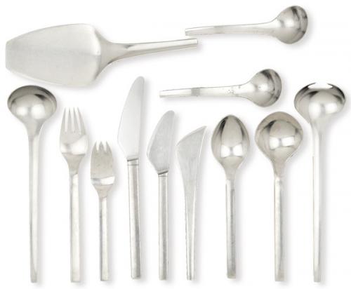  Georg Jensen 
Juego de Cubiertos para 8 personas más 11 piezas de servir, modelo Tanaquil/ Tuja en acero inoxidable 
Total