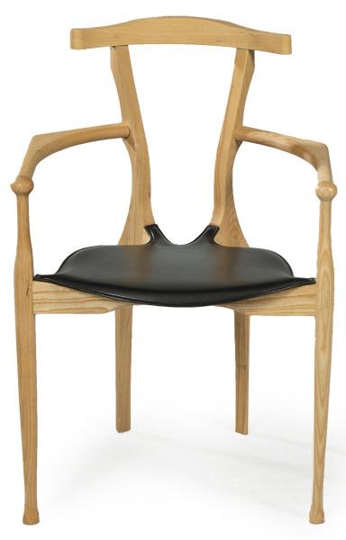  Oscar Tusquets (1941) para DB Barcelona. Diseñada en 1987
Silla Gaulino