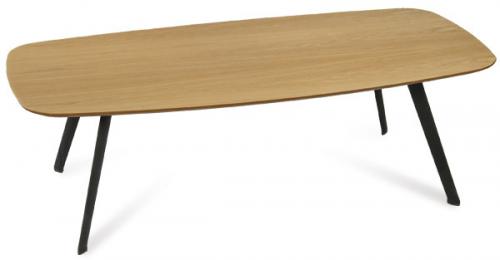  Jon Gasca para Stua
Mesa de centro modelo Solapa, con tapa de MDF con chapa de roble natural sobre patas de inyección de polipropileno negras.