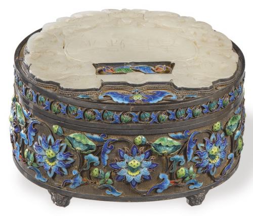  Caja de filigrana de plata y esmalte con tapa de jade China S. XX