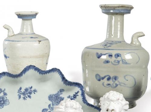  Dos kendi de porcelana china azul y blanco, Dinastía Qing S. XIX.