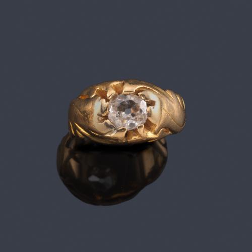 Lote 2010
Anillo con diamante talla antigua de aprox. 0,40 ct en montura de oro amarillo de 18K.