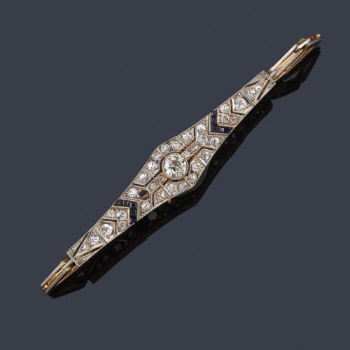  Pulsera época 'art decó' con zafiros calibrados y diamantes talla antigua, 8/8 y rosa en montura de oro amarillo de 18K y vista en platino. Circa 1925.