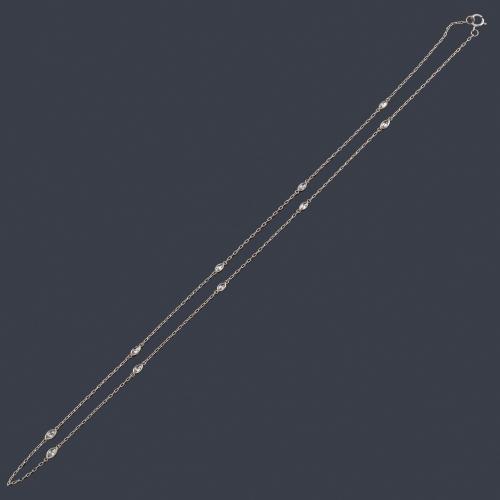  Cadena con diamantes talla marquís en montura de platino.