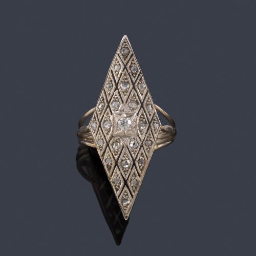  Anillo lanzadera con diseño en forma de rombo con diamante talla antigua y tallas rosa.