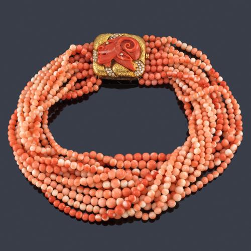  Collar de coral y brillantes