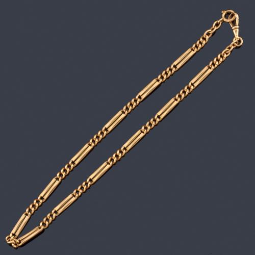  Cadena leontina de oro amarillo de 18K.