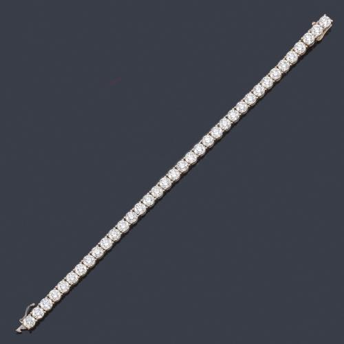 Lote 2154
Pulsera rivière con brillantes de aprox. 16,65 ct en total en montura de oro blanco de 18K.