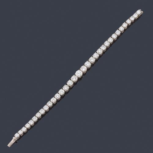  Pulsera rivière con brillantes dispuestos en disminución de aprox. 18,04 ct en total.