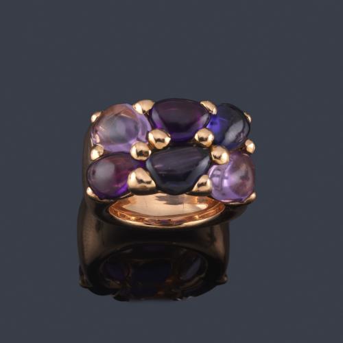  POMELLATO
Anillo con seis cuarzos amatistas talla cabujón en diferentes intensidad de color.