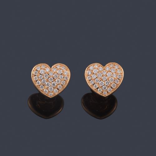  Pendientes cortos con diseño de corazón con pavé de brillantes de aprox. 0,80 ct en total.
