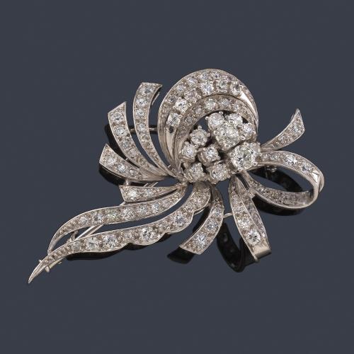  Broche-colgante con diamantes talla brillante y 8/8 de aprox. 3,20 ct en total.