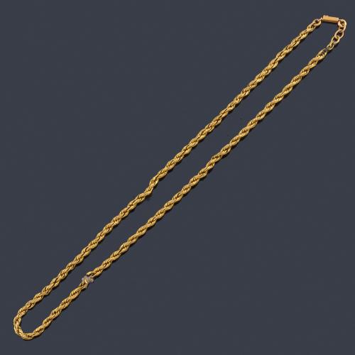 Lote 2384
Cadena tipo cordón en oro amarillo de 18K.