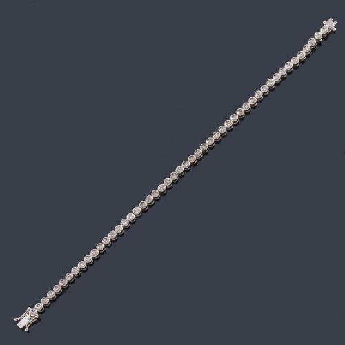  Pulsera rivière con brillantes de aprox. 1,00 ct en total en montura de oro blanco de 18K.