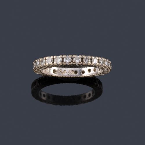  Alianza completa con brillantes de aprox. 0,83 ct en total en montura de oro blanco de 18K.