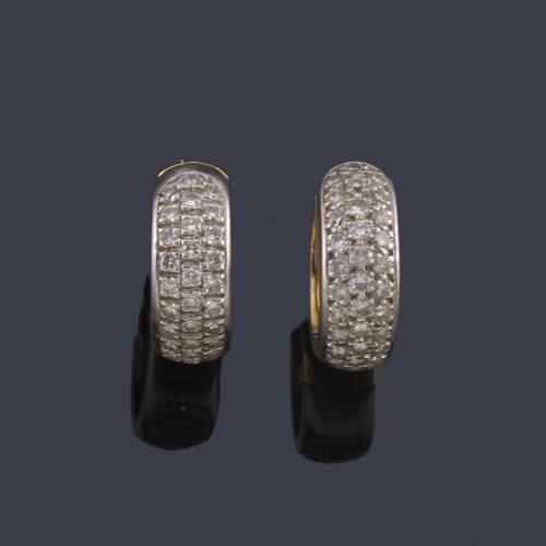  Pendientes con pavé de brillantes 