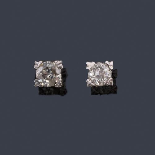  Dormilonas con pareja de diamantes talla antigua de aprox. 0,70 ct en total.