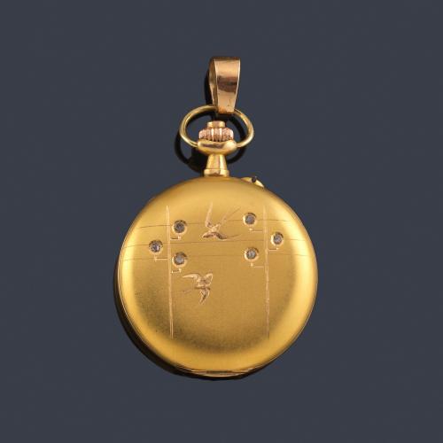  Reloj de colgar con caja en oro amarillo de 18 K.