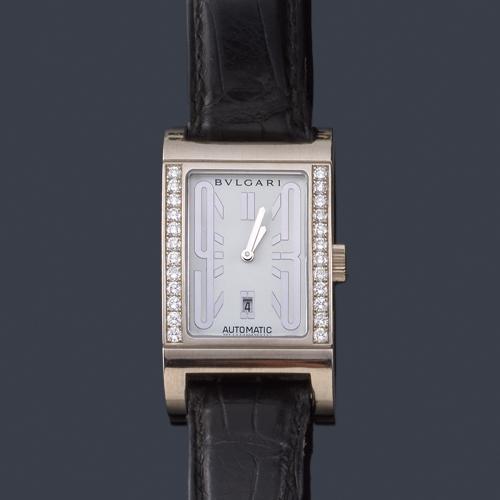  BVLGARI Rettangolo ref. RT W45 G de caballero con caja en acero y brillantes. Con estuche original.