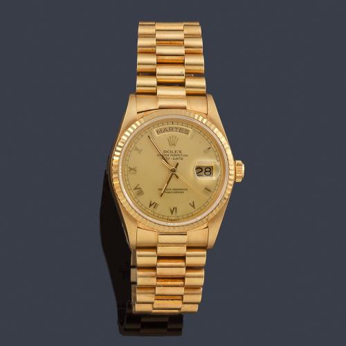  ROLEX Oyster Perpetual Day-Date Superlative Chronometer Officially certified ref. 18038 para caballero con caja y brazalete  en oro amarillo de 18K.