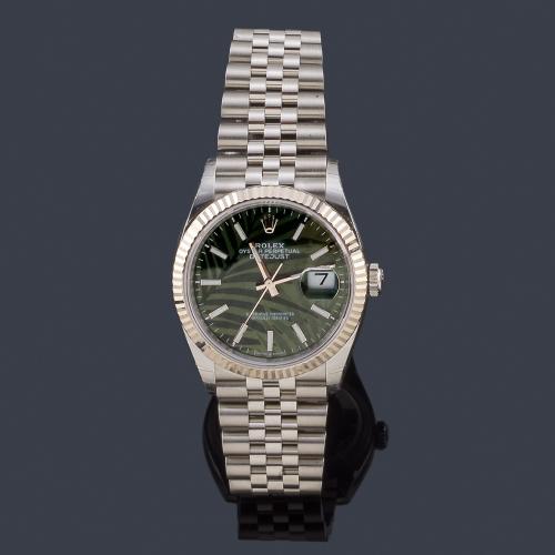  ROLEX Oyster Perpetual DateJust ref. 126234 Superlative Chronometer Officially Certified de caballero con caja y brazalete en acero. Año 2022. Con estuche y documentación.