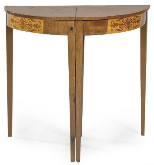  Pareja de consolas en esquena fernandinas en madera de caoba, con decoración de marquetería.
España, primer tercio S. XIX