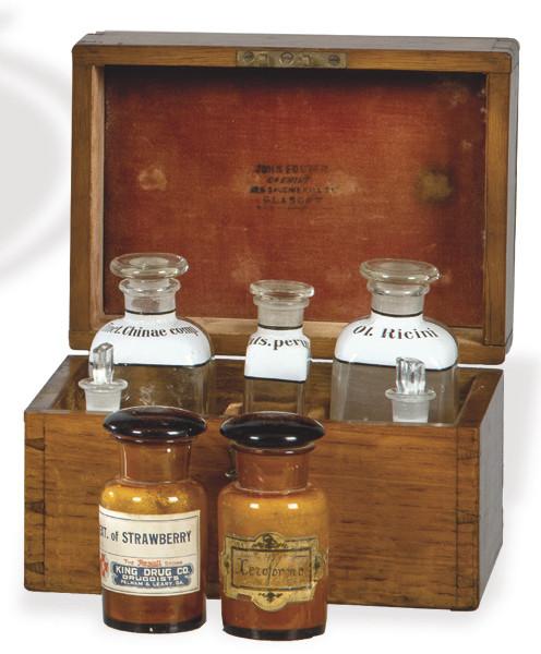  Caja de farmacia de roble de John Foester, Glasgow S. XIX.
Con frascos de cristal con el nombre del compuesto