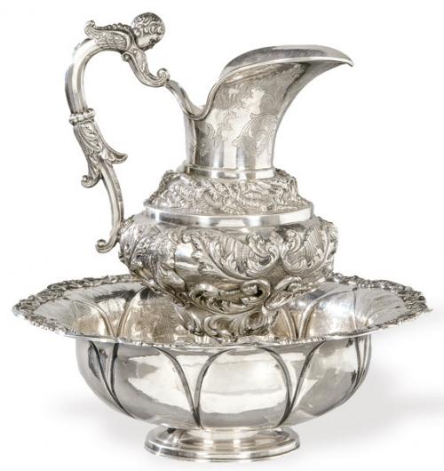 Lote 1152
Aguamanil de plata española punzonada de A. Roda y Cristobal José de León, Córdoba 1869.