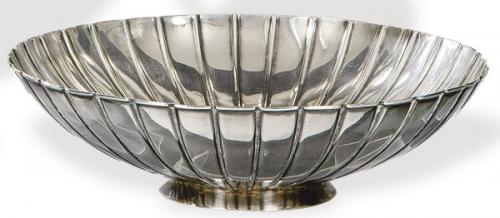  Centro de mesa circular, de plata española punzonada 1ª Ley de Orfebrería Rizomera.