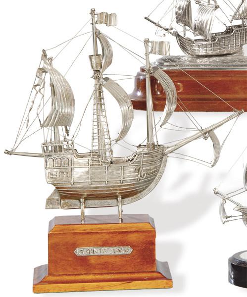  "La Santa María" en plata española punzonada 1ª Ley.