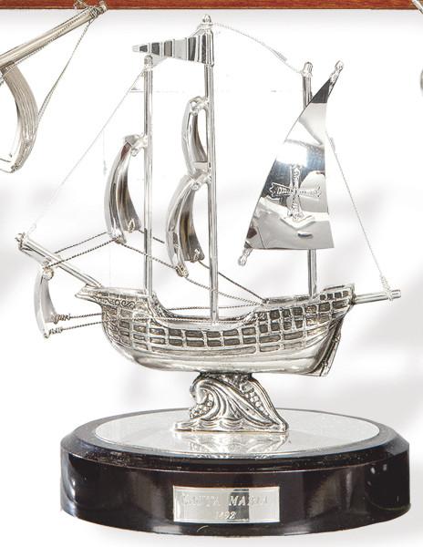  "La Santa María" en plata española.