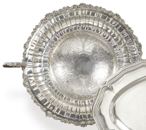  Centro de mesa de dos asas de plata española punzonada 1ª Ley.