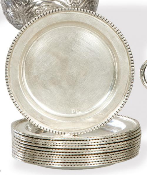  Juego de doce platos de pan de plata española punzonada 1ª Ley de Matilde Espuñes.