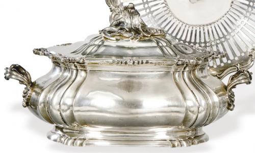  Sopera de plata italiana punzonada Ley 800, del platero Alberto Ditta Messulam, Milán mediados S. XX.