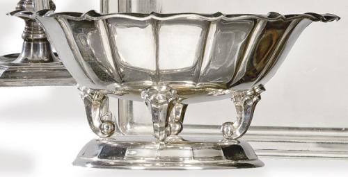  Centro de mesa de plata española punzonada 1ª Ley de Matilde Espuñes.