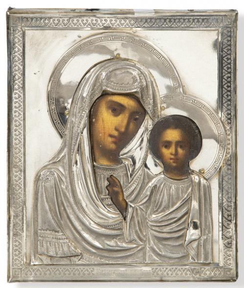  "Virgen de Kazan" icono ruso pintado sobre madera con funda de plata punzonada Ley 84 zolotniks de LK, Moscú S. XIX.