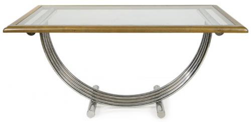  Mesa de comedor con tapa rectangular de cristal en un marco en madera de nogal moldurado, sobre estructura en forma semicircular formada por tubos de metal cromado.
Años 70