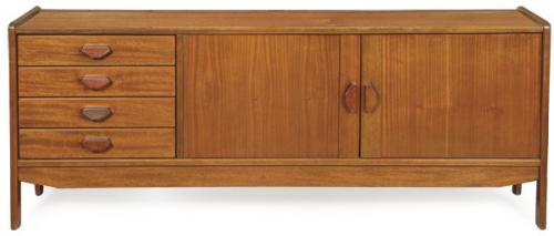  Néstor Basterretxea (Bermeo, 1924-2014) para Biok
Aparador rectangular, con dos puertas abatibles a la derecha y una fila de cuatro cajones a la izquierda.
Guipuzcoa, 1964