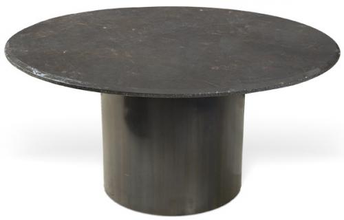  Mesa de comedor redonda con tapa de mármol negro sobre pedestal cilíndrico de metal pintado en negro. S. XX