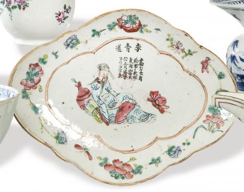  Pequeño centro de mesa en porcelana china con esmaltes polícromos, Dinastía QIng S. XIX.