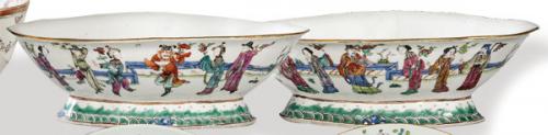  Pareja de centros de mesa de porcelana china con esmaltes polícromos, Dinastía Qing S. XIX.