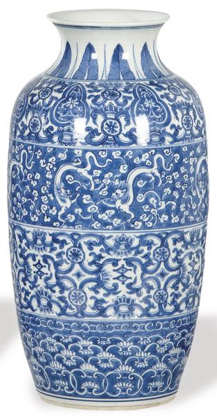  Jarrón de porcelana china azul y blanco, Dinastía Qing ff. S. XIX pp. S. XX.
