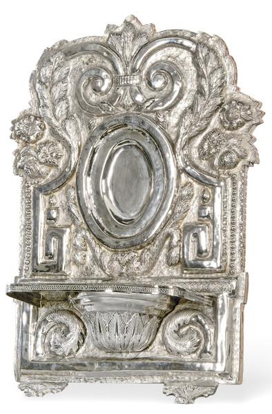  Atril de metal plateado, repujado y cincelado con alma de madera, España S. XIX.