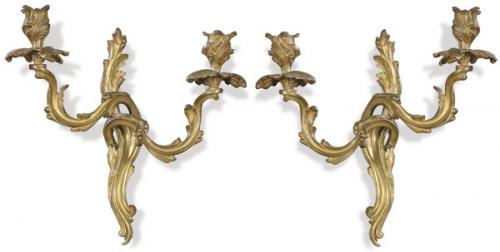 Lote 1459
Pareja de apliques de estilo Luís XV de bronce dorado, Francia S. XIX.