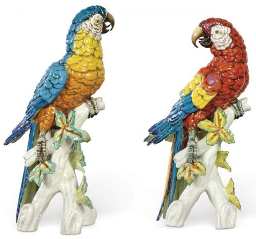  Pareja de guacamayos en porcelana pintada y esmaltada de Sitzendorf. Con marca en azul cobalto.
Alemania, años 50