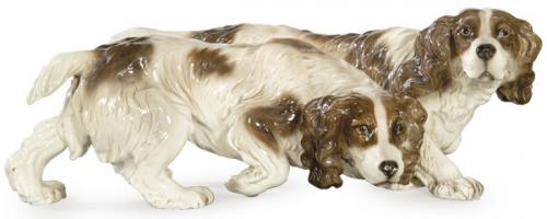  Grupo escultórico de dos perros de raza cocker en porcelana de Goldscheider, con marca en una de las patas.
Austria, S. XX