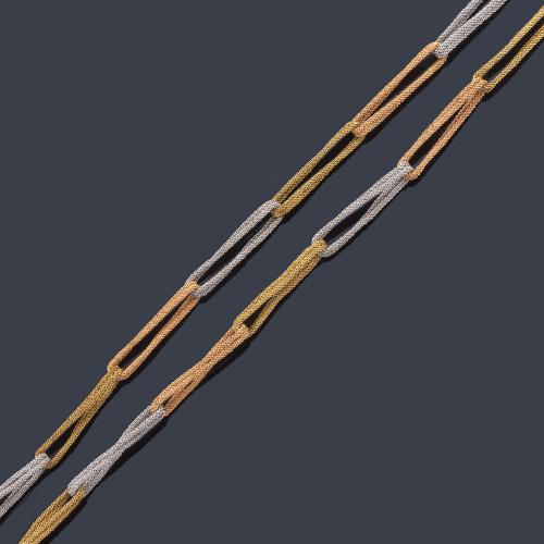  Collar largo con doble eslabón rectangular con diseño 'paillette' en oro blanco, rosa y amarillo de 18K.