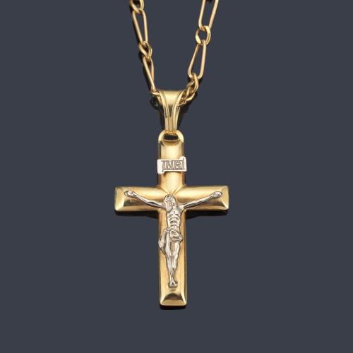  Cruz y cadena en oro amarillo de 18K.