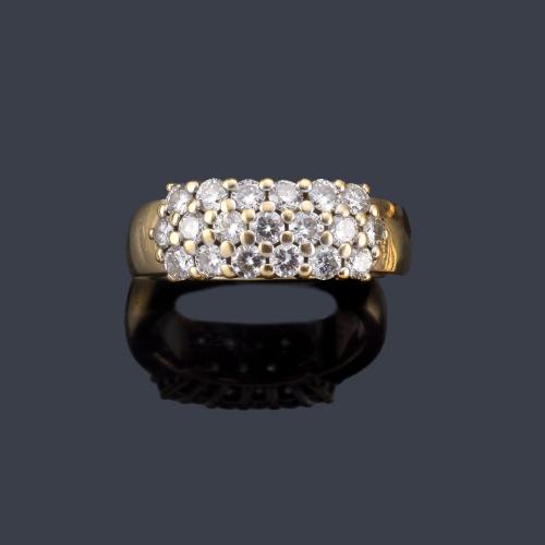  Anillo con tres bandas de brillantes